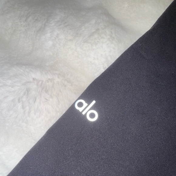 Alo Yoga Airbrush Heart Throb Leggings - Picture 4 of 4